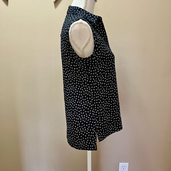 Ann Taylor Navy Blue Sleeveless Blouse Size XSPetite - Picture 3 of 8